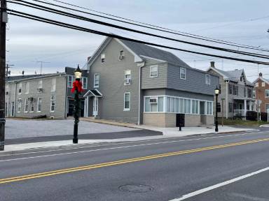 Main picture of 1326 N Main St