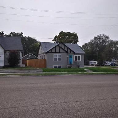 Main picture of 1002 Everett St