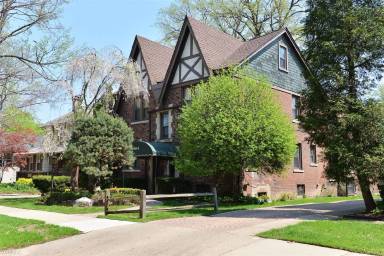Main picture of Hillary Manor