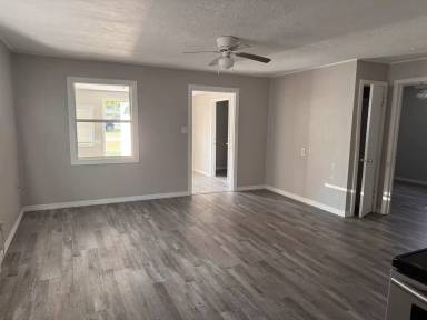 Main picture of 1418 Woodlawn Ave