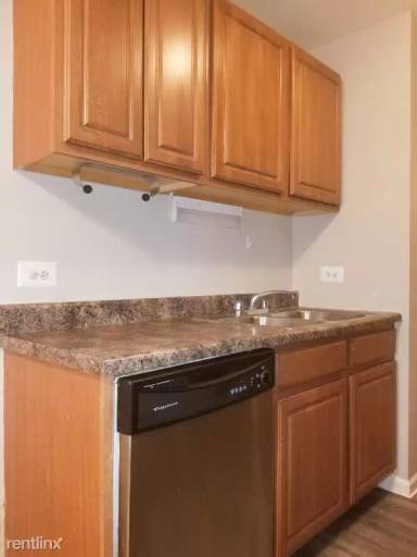Main picture of 535 W Briar Apartments