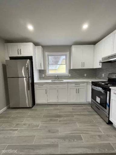 Main picture of 133 Pearsall Ave