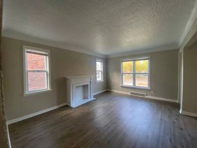Main picture of 15910 Saratoga St