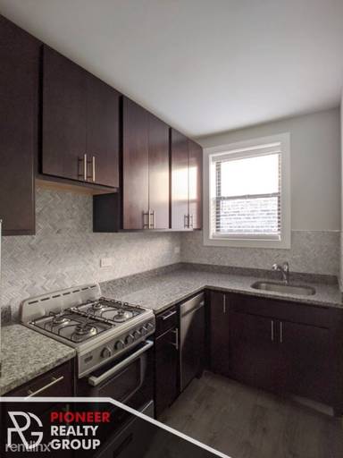 Main picture of 429 W Belden Ave