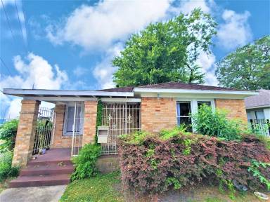 Main picture of 5009 N Main St