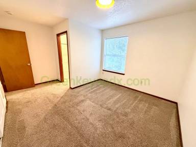 Main picture of 10030 N Lombard St