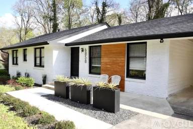 Main picture of 6818 Lockridge Dr