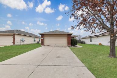 Main picture of 121 Bashaw Loop