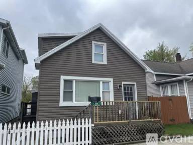 Main picture of 316 W 11th St