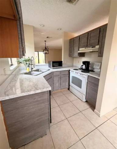 Main picture of 13785 Bottlebrush Ct