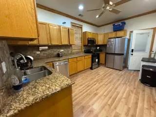 Main picture of 2310 S Albany Ave