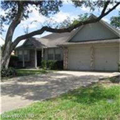 Main picture of 19303 Long Lake Dr