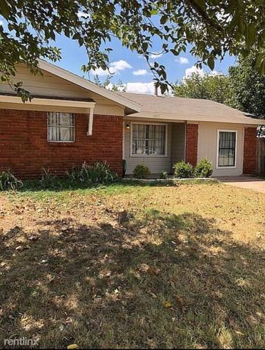 Main picture of 1882 Dayton Dr