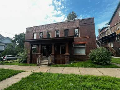 Main picture of 9-11 S 16th Ave E