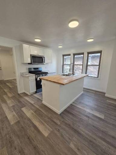 Main picture of 1004 E Delmar St