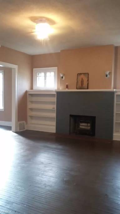 Main picture of 4 N Center St