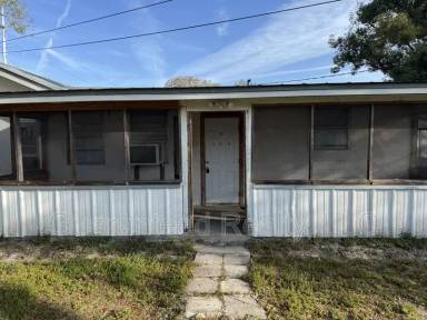 Main picture of 725 N Chestnut Rd
