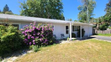 Main picture of 347 NW Pleasant View Dr
