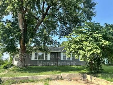 Main picture of 5938 E 136th St
