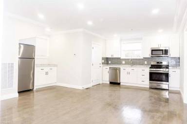 Main picture of 33 Merriam St