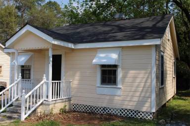 Main picture of 808 Edgewood Ln