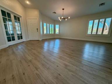 Main picture of 124 Lemongold St