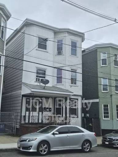 Main picture of 192 Chestnut St