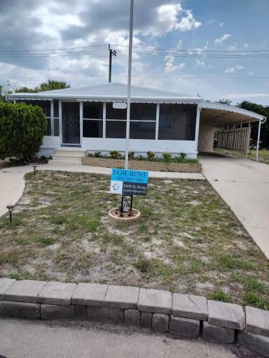 Main picture of 8028 SE Swan Ave