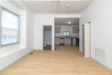 Main picture of 3043 E 5th Ave