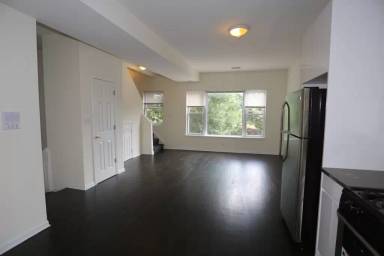 Main picture of 2438 N Ashland Ave