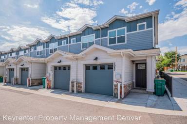 Main picture of 1047 Oak Cir