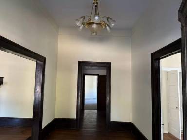 Main picture of 75 Leconte St