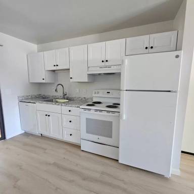 Main picture of 220 Golden Ridge Ave