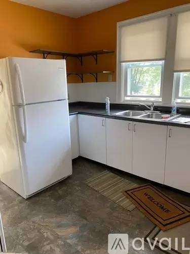 Main picture of 2141 Oakridge Ave