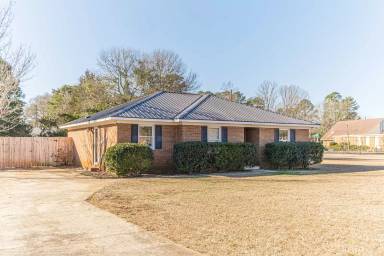 Main picture of 110 Lavista Pl
