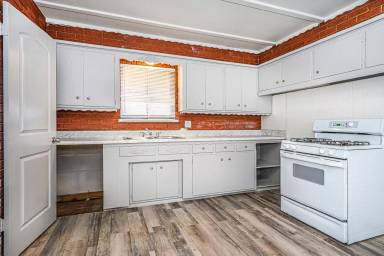 Main picture of 7012 Ashby Ter