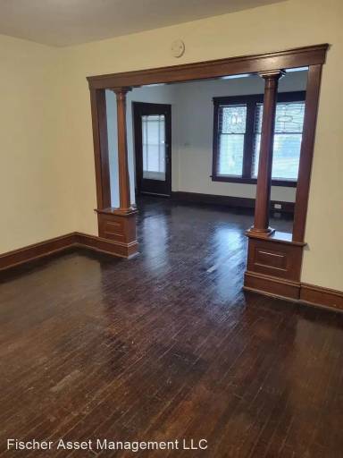 Main picture of 10310 Adelaide Ave