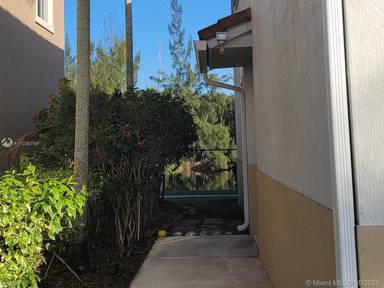 Main picture of 21113 NW 14th Pl
