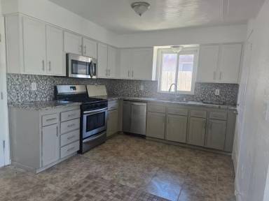 Main picture of 1281 E Myrtle St