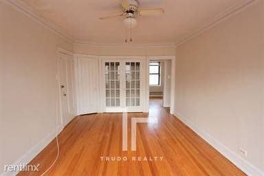 Main picture of 3839-45 N Greenview Ave