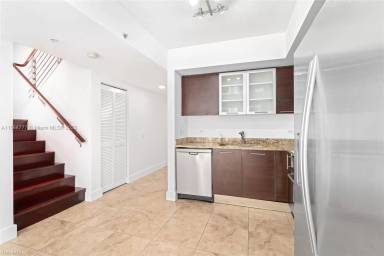 Main picture of Brickell on the River North