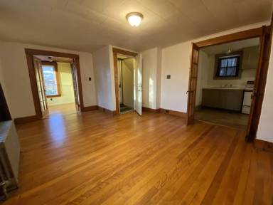 Main picture of 25 Oak St