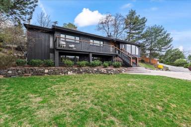 Main picture of 115 W Cashmere Rd