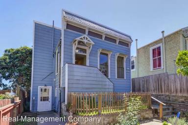Main picture of 131 Beaver St