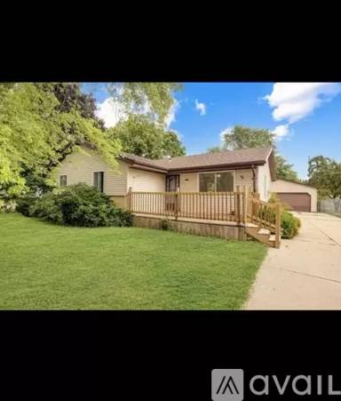 Main picture of 6943 Middle Rd