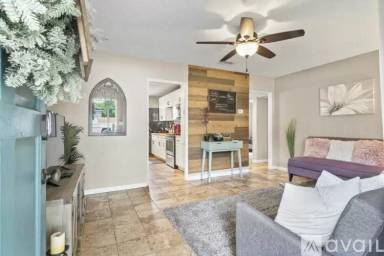 Main picture of 2674 Myra St