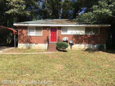 Main picture of 121 N Lake Dr