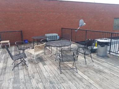 Main picture of 212 E Franklin St