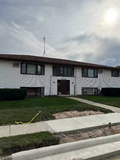 Main picture of 835 Illinois Ave
