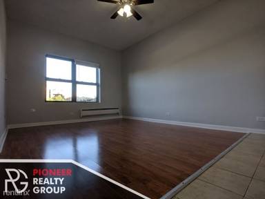 Main picture of 4555 N Malden St